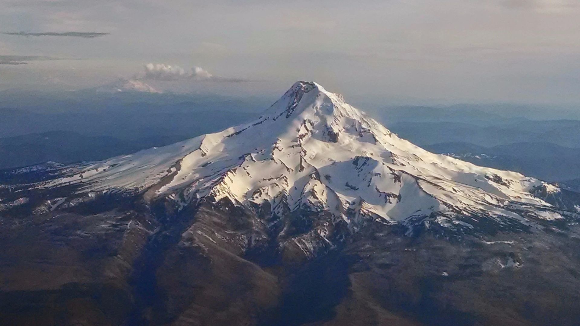 Gunung Hood: Gunung Berapi Strato Megah yang Kaya Sejarah